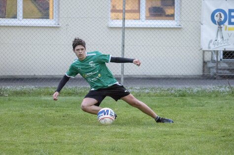 Kremsmünster-Abwehrspieler Jonas Wöginger und sein Team schafften in Runde 4 eine Sensation und überwintern in der Meistergruppe. (Foto: Kathrin Wirth)