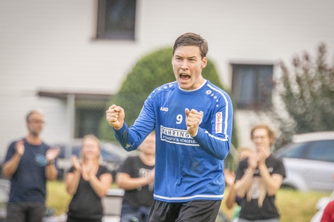 Thomas Reingruber bejubelt mit Froschberg den vierten Tabellenplatz im Grunddurchgang. (Foto: Ines Maringer)