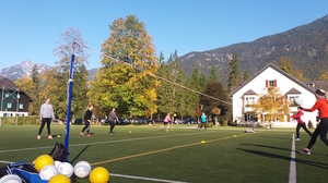 Faustball für 172 Lehramtsstudenten!